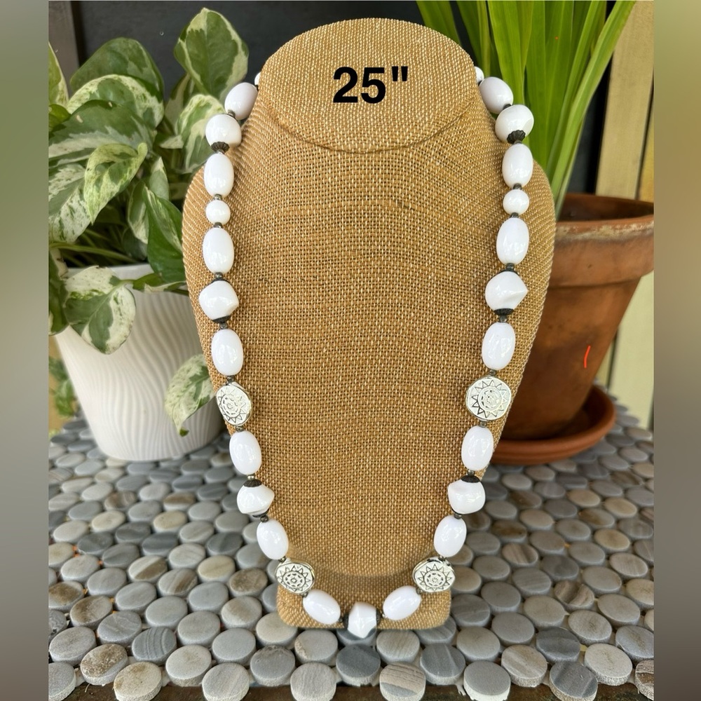 🔥 2/$8, 3/$10, 4/$12 🔥 Vintage White Beaded Necklace